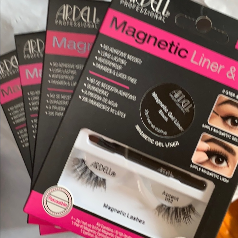 Magnetic eyelashes brand me